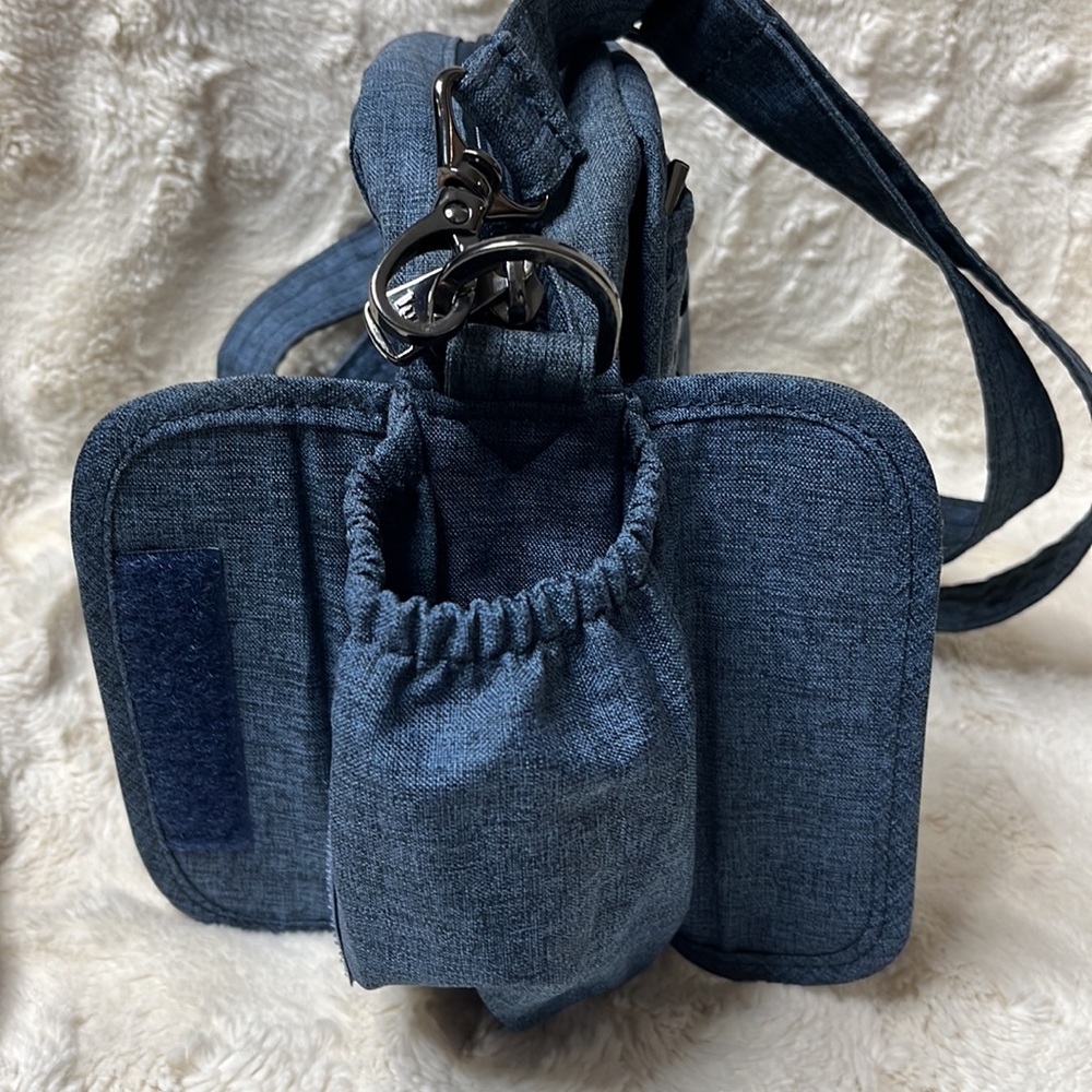 Lug crossbody. Looks like denim. Adjustable strap - Picture 6 of 15